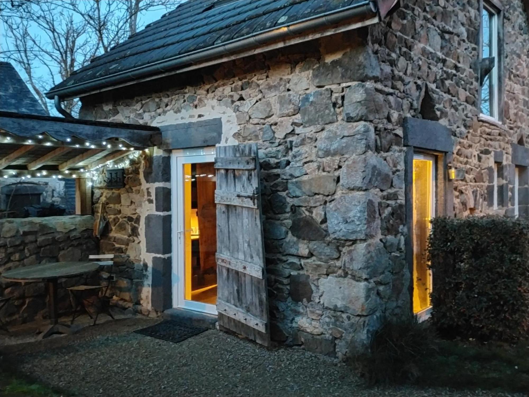 Suites De Campagne Les Eydieux, Petits Dejeuners Inclus Saint-Angel  Extérieur photo